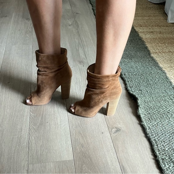 Chinese Laundry - Picture 3 of 6